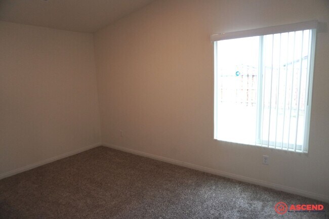 Building Photo - Beautiful Home Located in the Southeast!