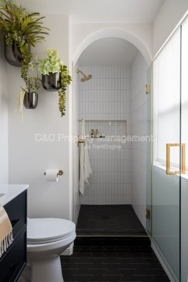 Building Photo - 5234 Chariton Ave