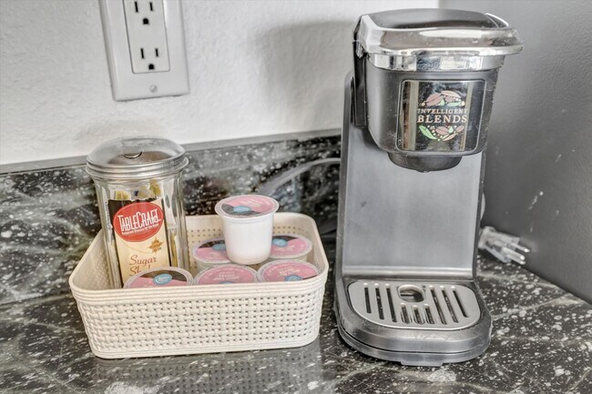 Building Photo - 2506 N Rocky Point Dr