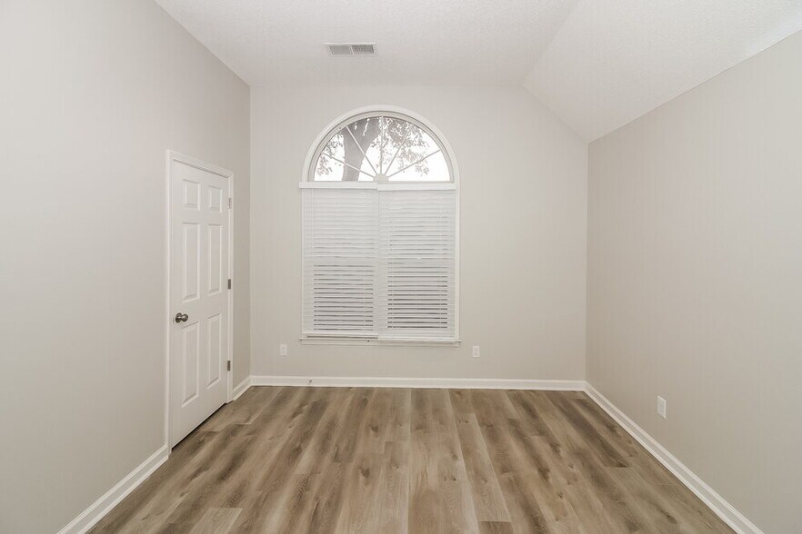 Building Photo - 636 Old River Cove