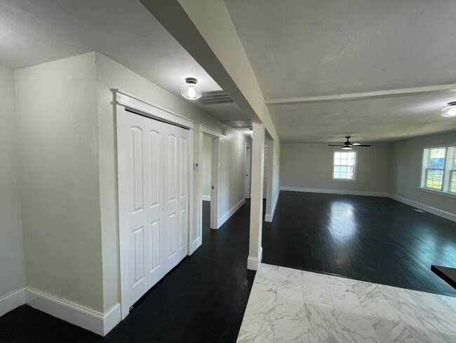 Building Photo - GORGEOUS 4 BEDROOM HOME