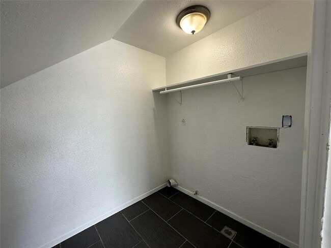 Building Photo - 6003 Cougar Dr