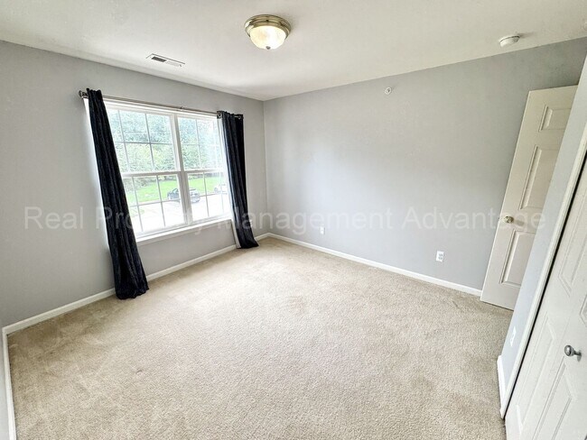 Building Photo - 11337 N Woods Dr