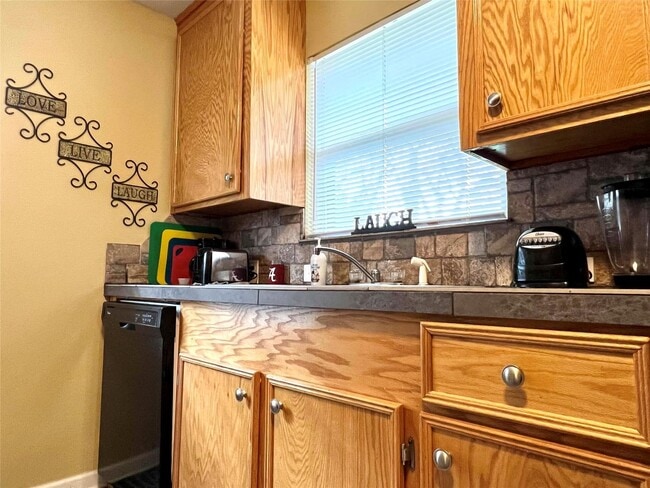 Building Photo - 1735 S Park