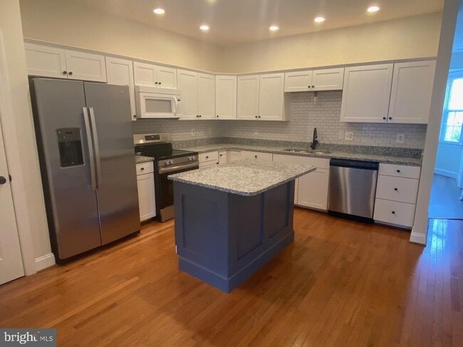 Building Photo - 205 Shaw Ct