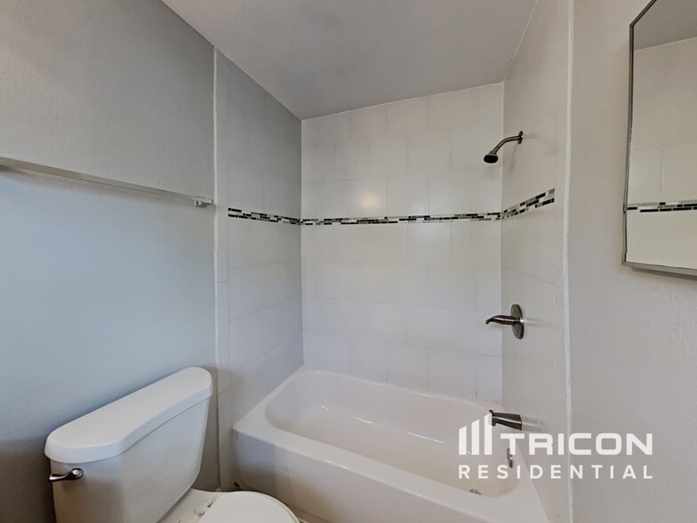 Building Photo - 1534 Thistledown Dr