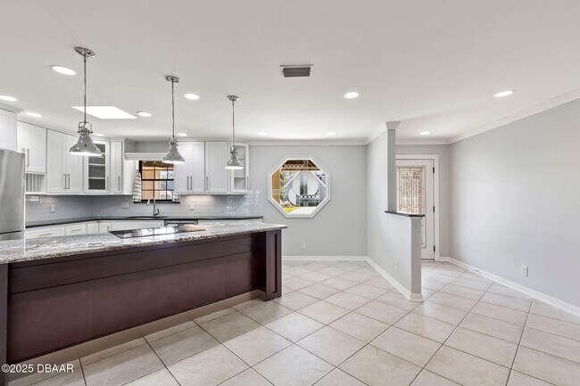 Building Photo - 16 Forest View Way