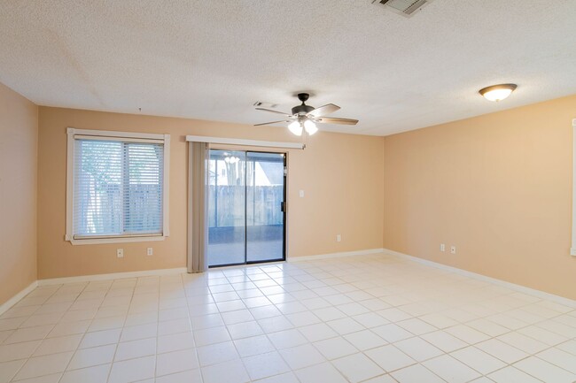 Building Photo - Great Townhouse in Central Pensacola