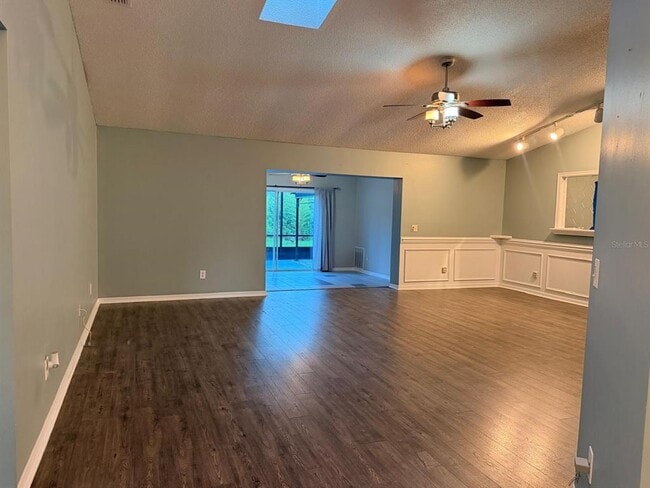 Building Photo - 104 Brewster Ln