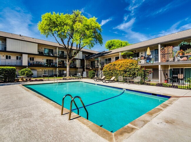 Building Photo - 500 E Riverside Dr