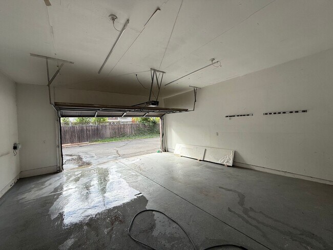 Building Photo - Beautifully Updated Home in Holladay