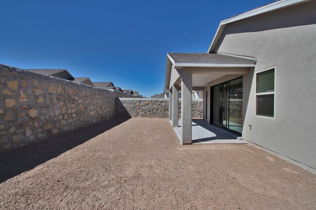 Building Photo - 729 C. Escondida