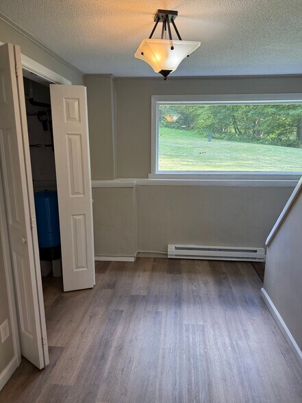 Building Photo - 200 Maple Rd