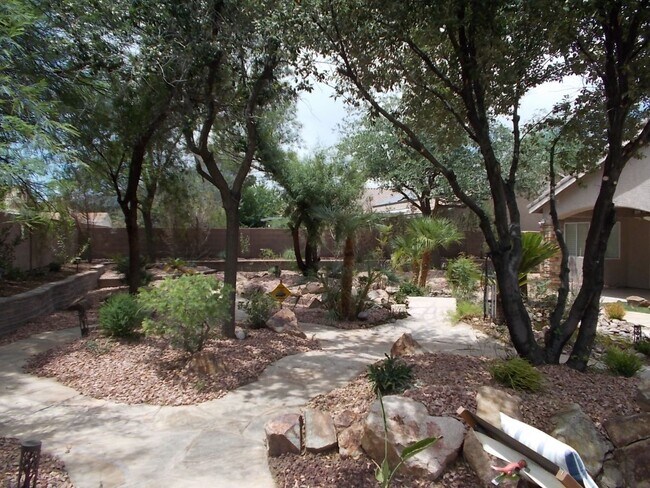 Building Photo - Stunning 4-Bedroom Ranch-Style Rental with...