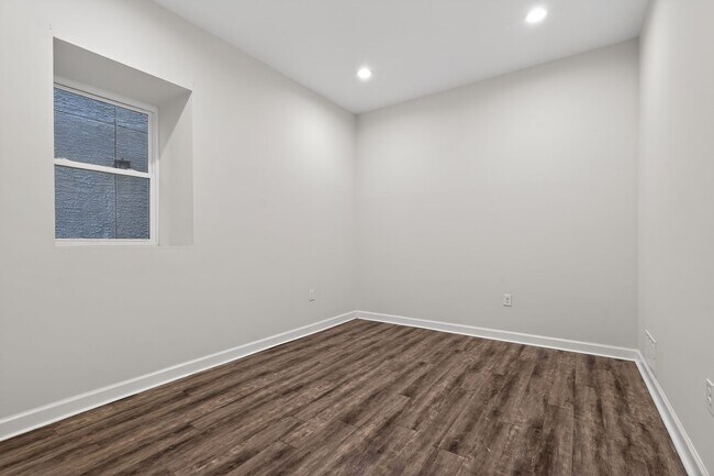 Building Photo - 980 N Marshall St