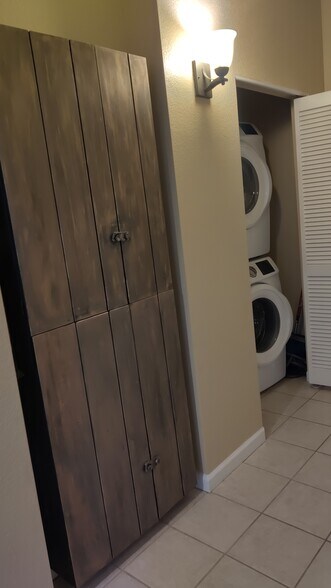 Building Photo - 15475 Andrews Dr