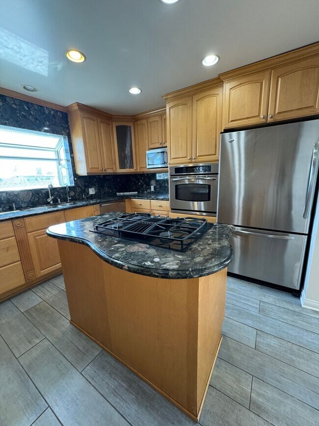 Building Photo - Wonderful Family Home in Mandalay Shores –...