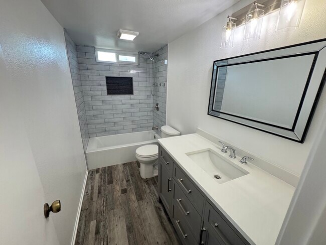 Building Photo - 5382 Circle Dr