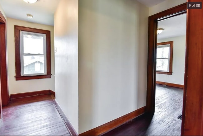 Building Photo - 2333 E 3rd St