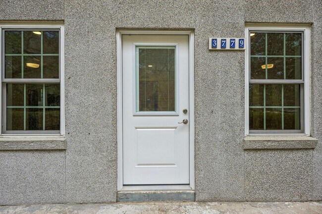 Building Photo - Newly Remodeled Beachside Home – Walk to the Ocean