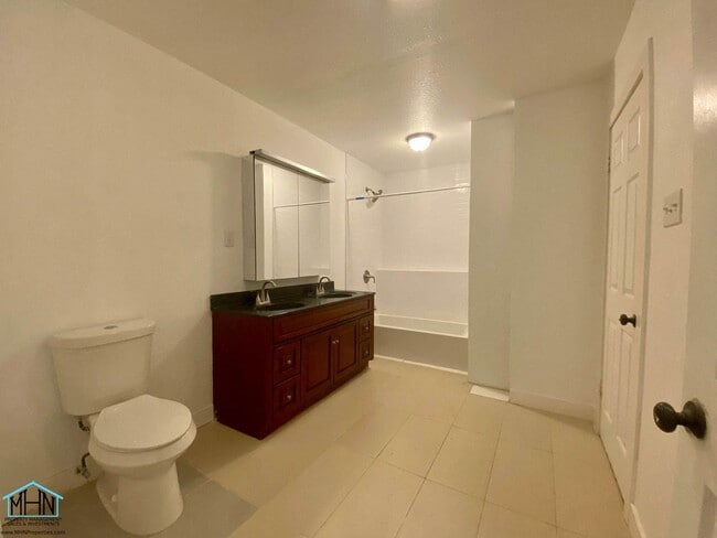 Building Photo - Gorgeous gem! 4 bed/2 bath single-story ho...