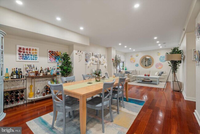 Building Photo - 219 S 18th St