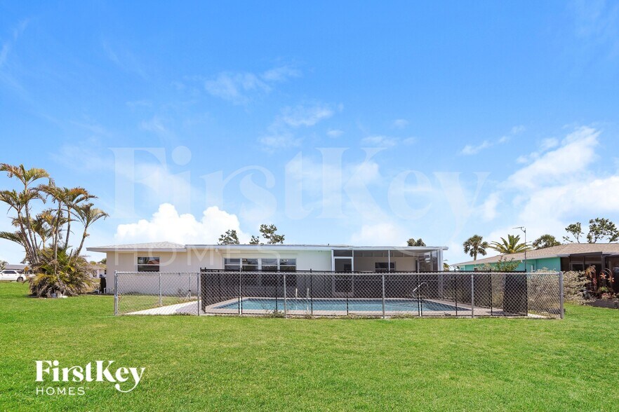 Building Photo - 63 Rotonda Cir