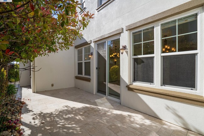 Building Photo - 454 Bengali Ct