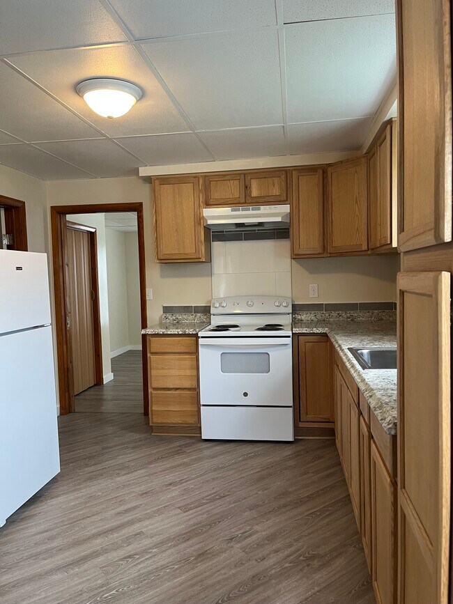 Kitchen - 204 New Boston St