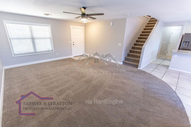 Building Photo - 2102 E Spruce Dr