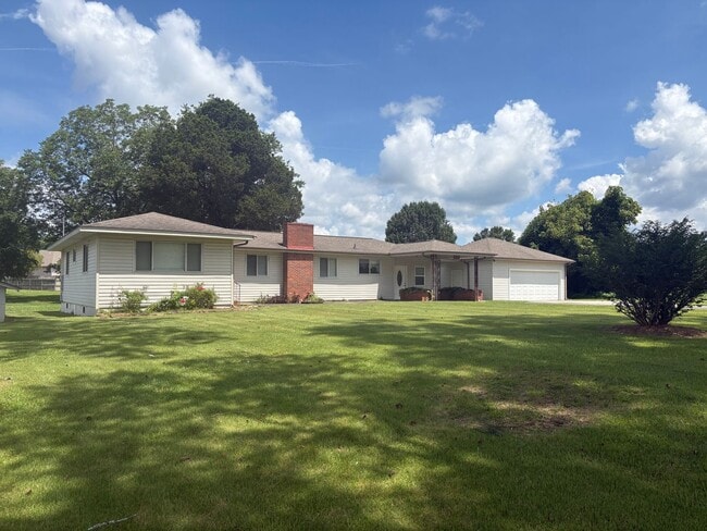 Primary Photo - New For Rent in Moody!