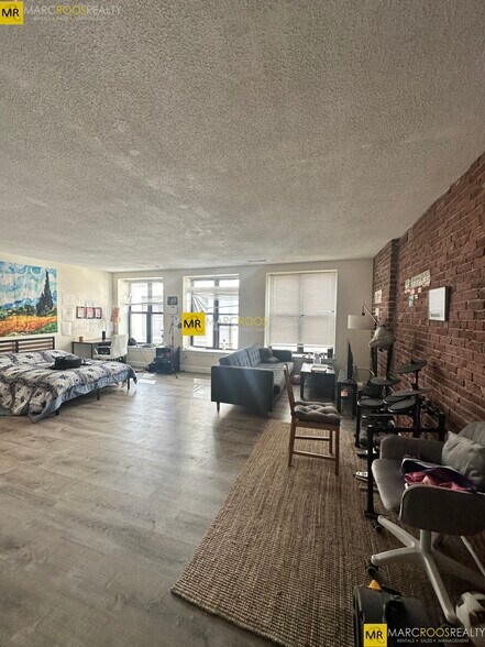 Building Photo - 1088 Boylston St