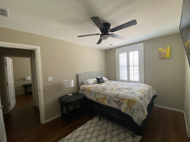 Building Photo - 4200 Camelot Hts