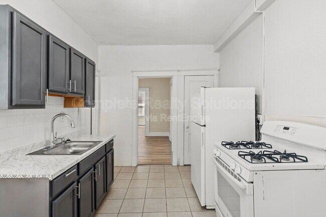 Building Photo - 4102 California Ave