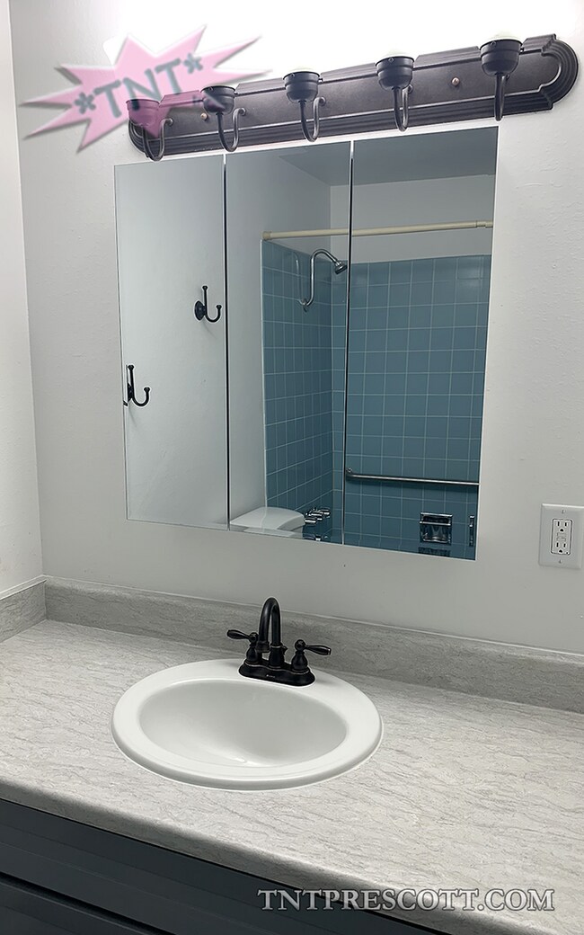 Building Photo - 336 Country Club Cir