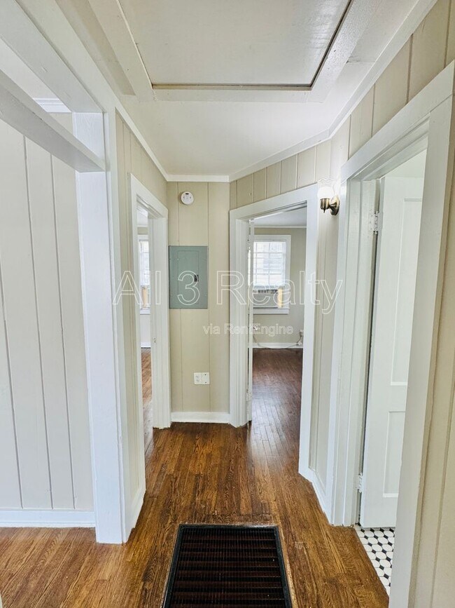 Building Photo - 2023 Windsor Ave