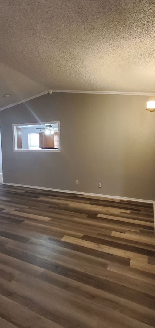 Building Photo - Spacious 3 Bedroom 2 Bath in University Park!