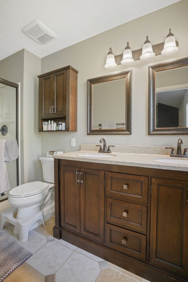 Building Photo - Stunning Raised Ranch | 4 Bedroom 3 Bathro...