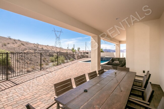 Building Photo - SEASONAL FURNISHED JANUARY-APRIL 2026