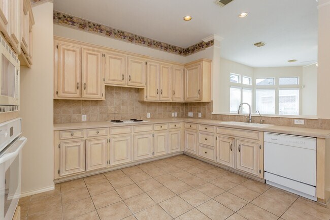 Building Photo - 21915 Rivergate Ct
