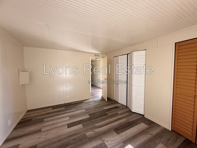 Building Photo - 7555 Ebson Dr