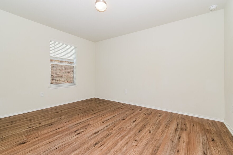 Building Photo - 1449 Vernon Dr