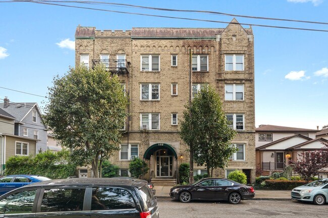 Building Photo - 122 W 39th St