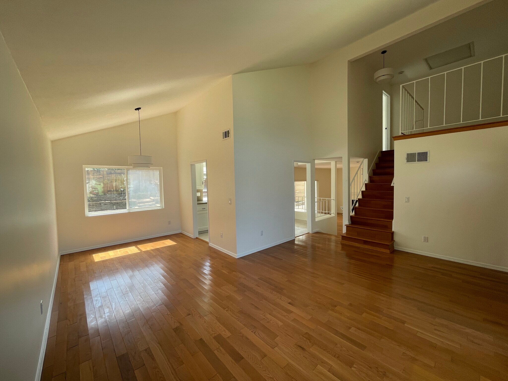Building Photo - 1543 Calle Violetas