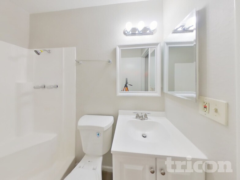 Building Photo - 809 95th Pl