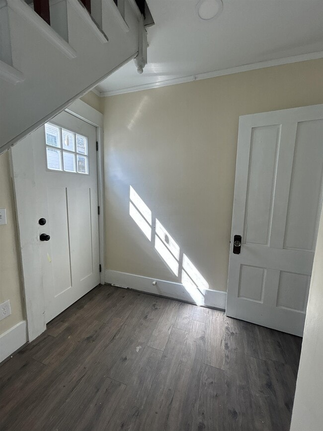 Building Photo - 565 White Mountain Hwy