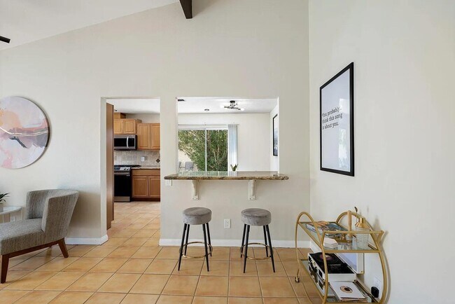 Building Photo - 864 S Mountain View Dr