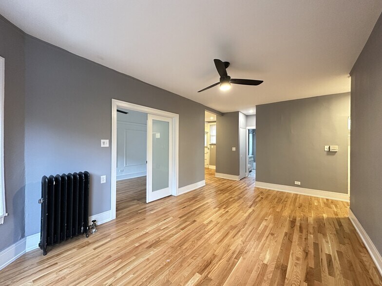 Building Photo - 639 W Cornelia Ave