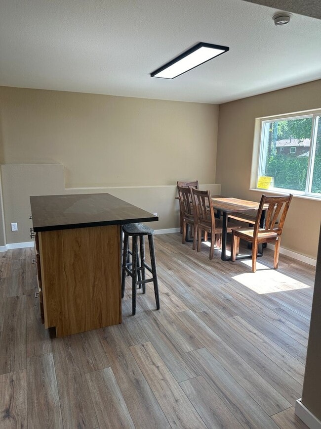 Building Photo - Ranch Living! Large 2 Bedroom/2 Bath