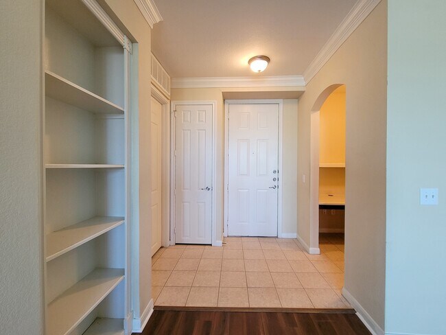 Building Photo - 7575 Kirby Dr